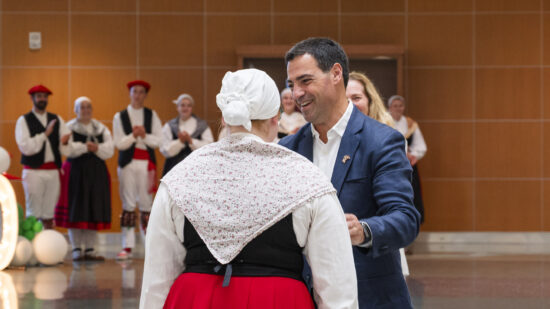El Lehendakari Imanol Pradales ya está en Boise para vivir el Jaialdi 2025 y arropar a la diáspora vasca