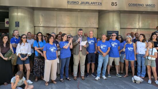 Familias y profesorado del colegio Osotu anuncian una huelga de hambre
