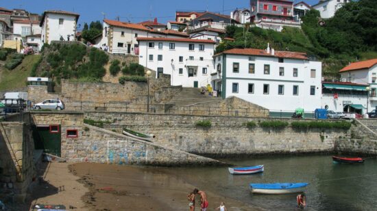El Ayuntamiento de Getxo respalda a la Policía y llama a disfrutar las fiestas con respeto tras los altercados de Algorta