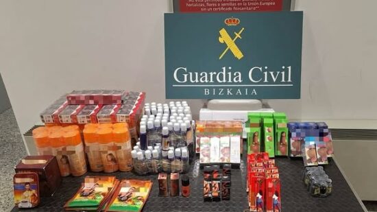 Desmantelado un «mercadillo ilegal» con productos prohibidos procedentes de Senegal en el aeropuerto de Bilbao