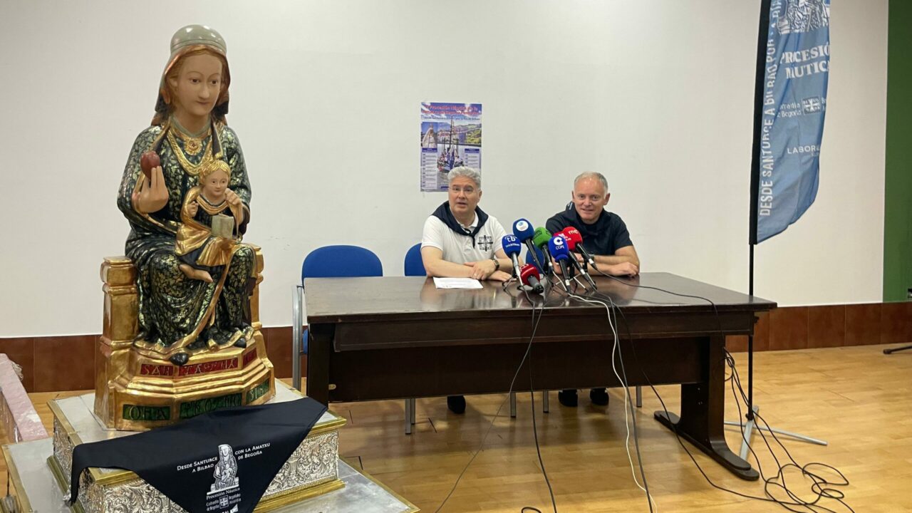 Aforo completo en las embarcaciones de la procesión náutica ‘Desde Santurce a Bilbao’