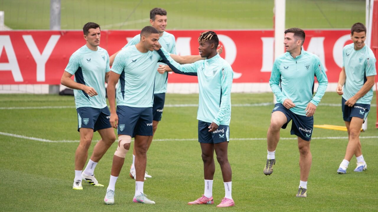 Aitor Paredes se reincorpora al grupo en Lezama