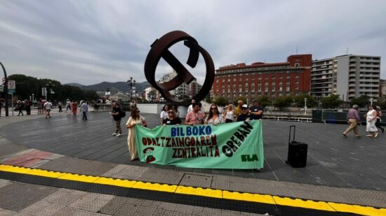 Huelga en la centralita de la Policía Municipal de Bilbao durante la Aste Nagusia para exigir condiciones laborales dignas