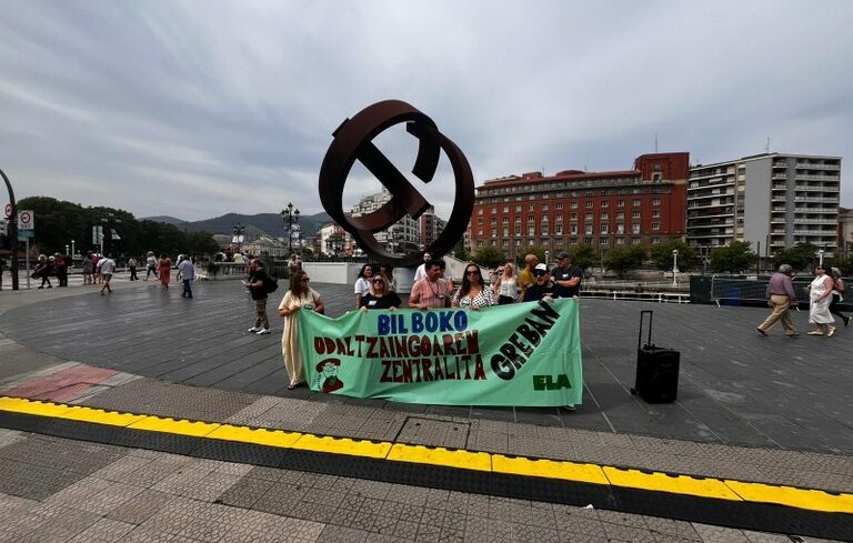 Huelga en la centralita de la Policía Municipal de Bilbao durante la Aste Nagusia para exigir condiciones laborales dignas
