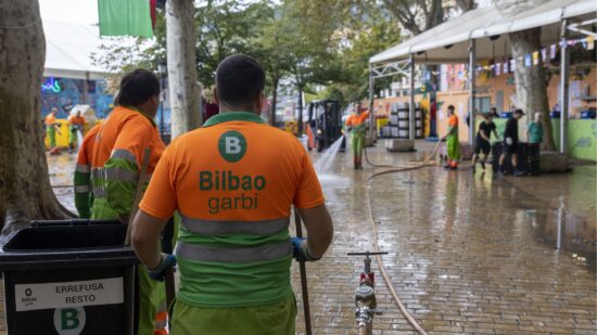 Bilbao activa un gran operativo de limpieza y reciclaje para unas fiestas de Aste Nagusia más sostenibles
