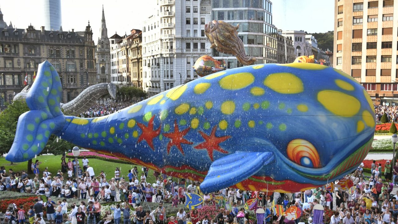 Txistularis, bilbainadas y el desfile de la ballena: programación Aste Nagusia para hoy domingo 17