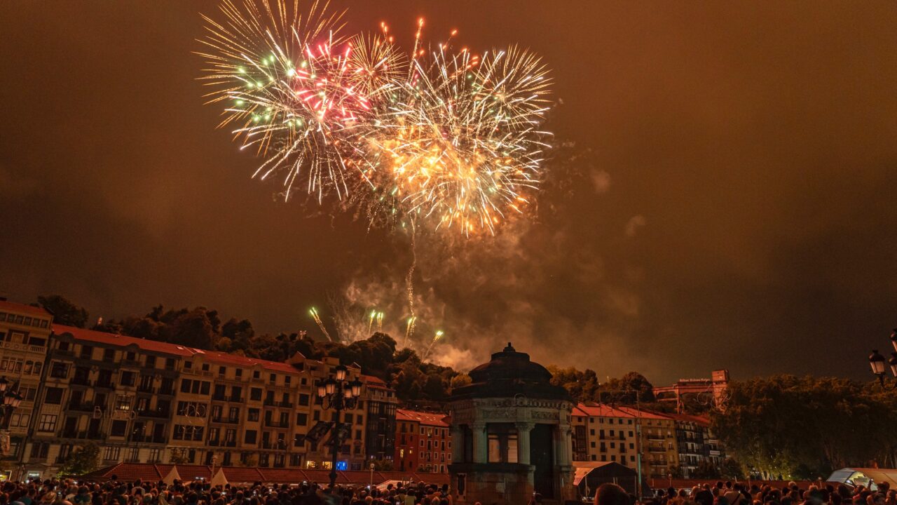 Estos son los fuegos artificiales que iluminarán Bilbao en Aste Nagusia: programación completa