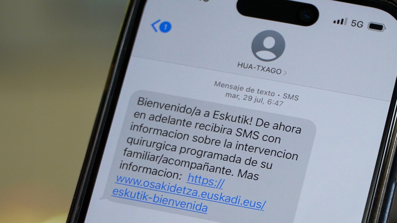 Osakidetza lanza Eskutik: información instantánea vía SMS para familiares de pacientes