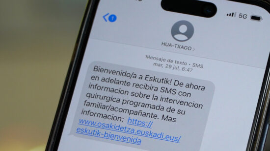 Osakidetza lanza Eskutik: información instantánea vía SMS para familiares de pacientes