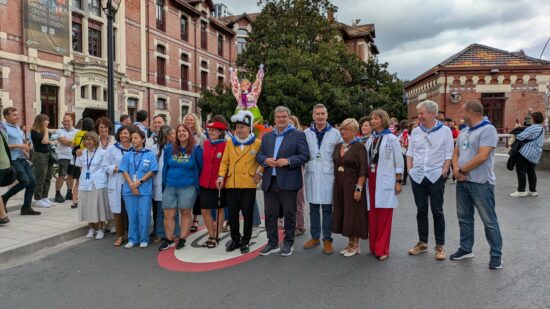 Marijaia junto con el Gran Circo Holiday visitan el hospital de Basurto