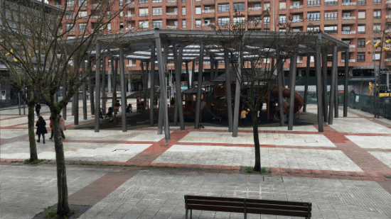 Galdakao repara la cubierta del parque infantil de la plaza Lehendakari Agirre