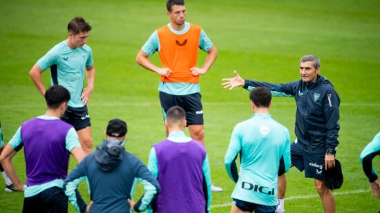 El Athletic se ejercita en Lezama con la única baja de Lekue