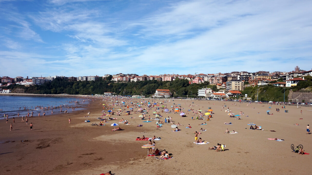 Bandera roja en varias playas Bizkaia por presencia de medusas y carabelas