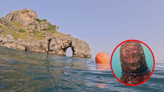 La Amatxu de Begoña cumple 62 años bajo las aguas de San Juan de Gaztelugatxe