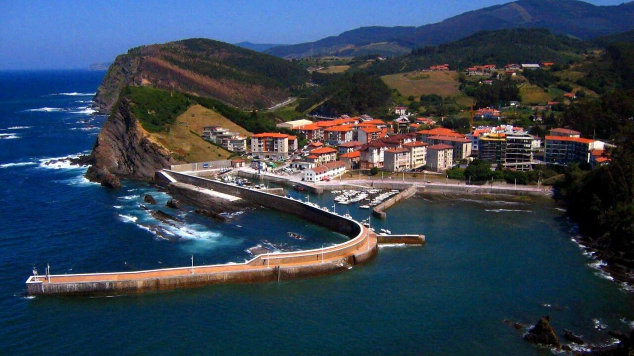 La bandera roja prohíbe el baño en seis playas de Bizkaia este viernes