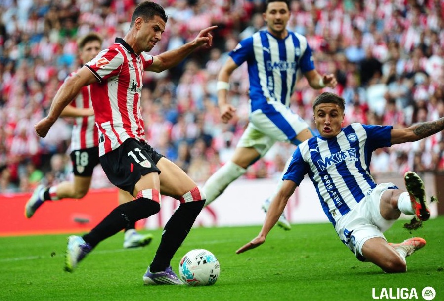 El Athletic pierde ante el Alavés por una carambola