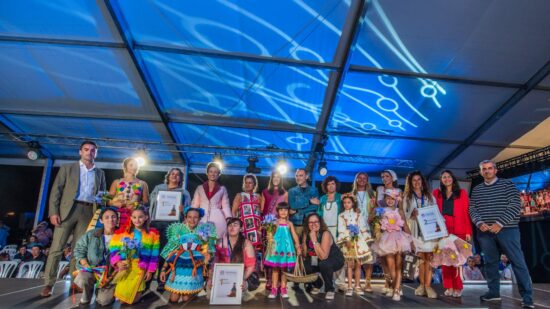 Una noche «histórica» para celebrar los 65 años del Concurso de Vestidos de Papel de Güeñes