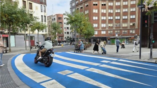 ¿Por qué algunos pasos de cebra en Barakaldo ahora son azules?