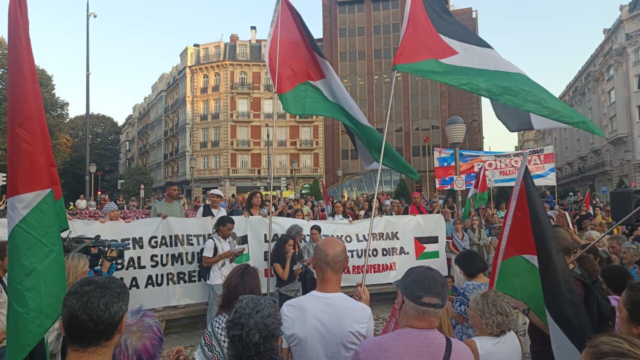 Miles de voces inundan Bilbao para exigir el fin del genocidio en Gaza