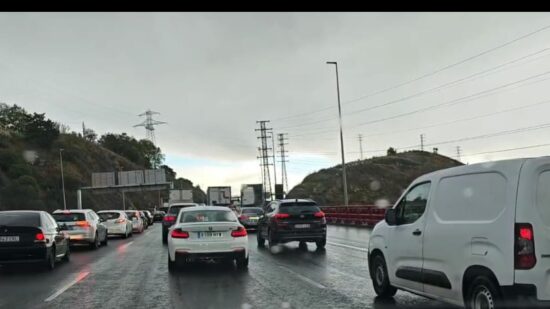 Retenciones por una accidente en la A8 a la altura de Barakaldo