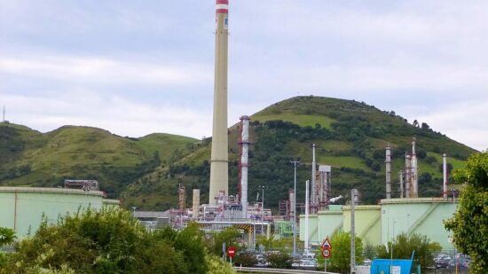 Huelga indefinida en Petronor a cuenta de los vestuarios