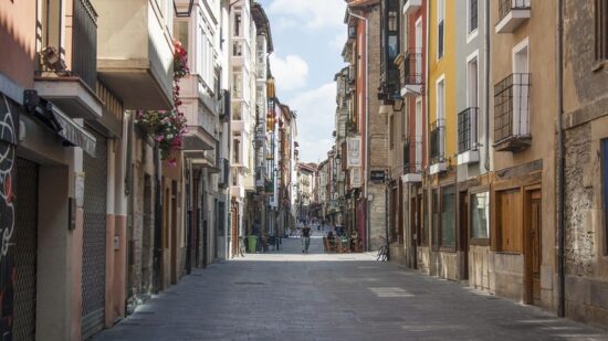 Casi la mitad de la población vasca vive ya en una zona tensionada con problemas de vivienda