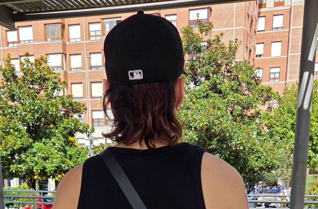 El joven apuñalado en Jardines Albia: «Un centímetro más y estoy muerto, pero mi agresor está en la calle»