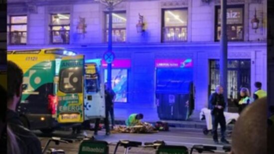 Una patrulla de la Ertzaintza atropella a dos mujeres en el Arenal: «El semáforo estaba en rojo»