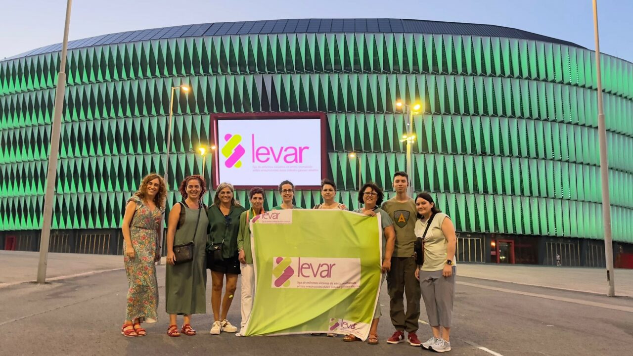 San Mamés y otros edificios de Bizkaia se tiñen de verde por un importante motivo