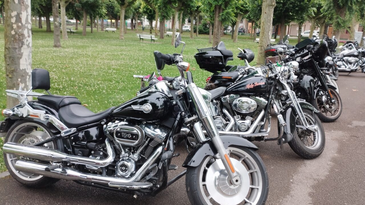 Rugido de motores con la llegada del Harley Eguna a Sodupe