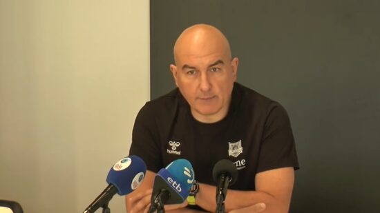 Jaume Ponsarnau, entre la ambición y la cautela con el Bilbao Basket: «Nos faltan cosas por pulir como grupo»