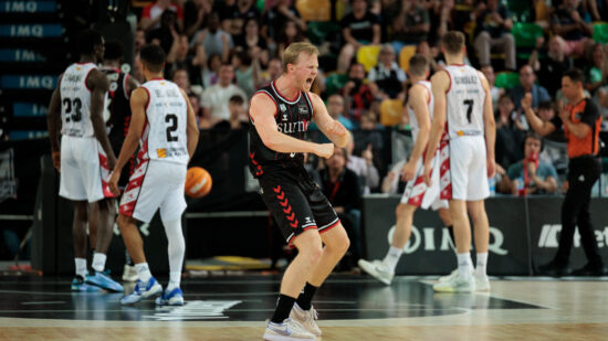 Harald Frey pide energía total al Bilbao Basket en su estreno en Miribilla