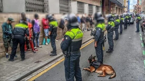 Gran redada contra la venta ilegal en Bilbao: hay 4 detenidos y 40 identificados