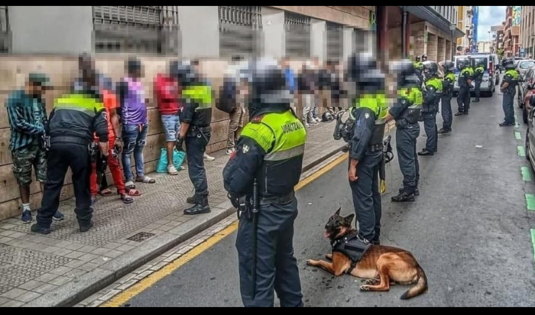 Gran redada contra la venta ilegal en Bilbao: hay 4 detenidos y 40 identificados