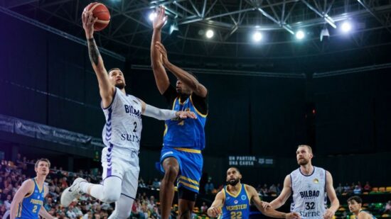 El Bilbao Basket estrena su condición de campeón cayendo con el Peristeri (81-84)