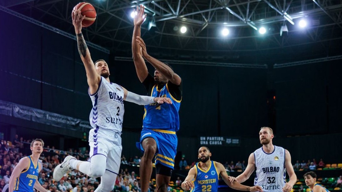 El Bilbao Basket estrena su condición de campeón cayendo con el Peristeri (81-84)