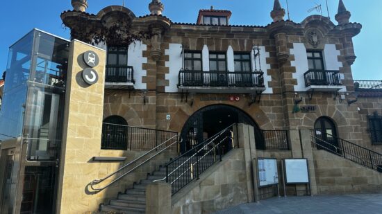 Quejas por los retrasos y modificaciones en la línea de cercanías Abando-Orduña
