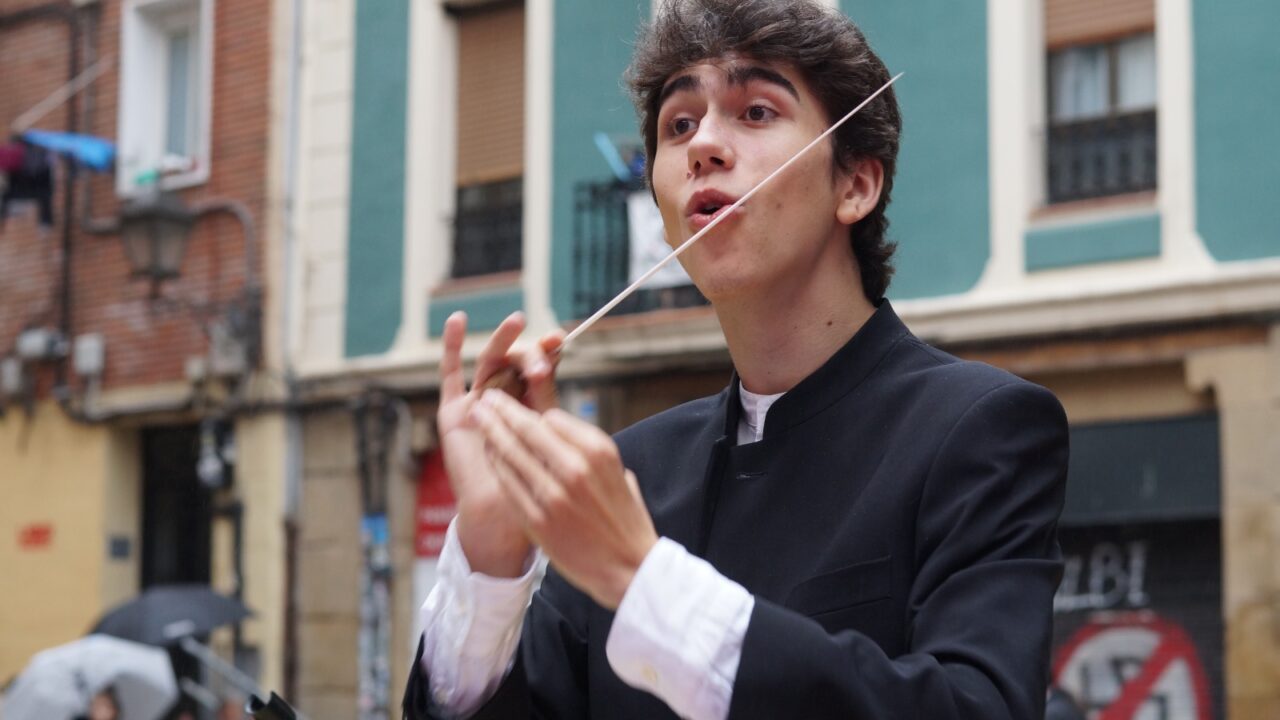 Del aula al atril: el sorprendente debut de Nicolás Serrano, la nueva batuta de Bilbao