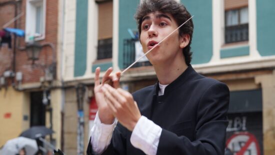 Del aula al atril: el sorprendente debut de Nicolás Serrano, la nueva batuta de Bilbao