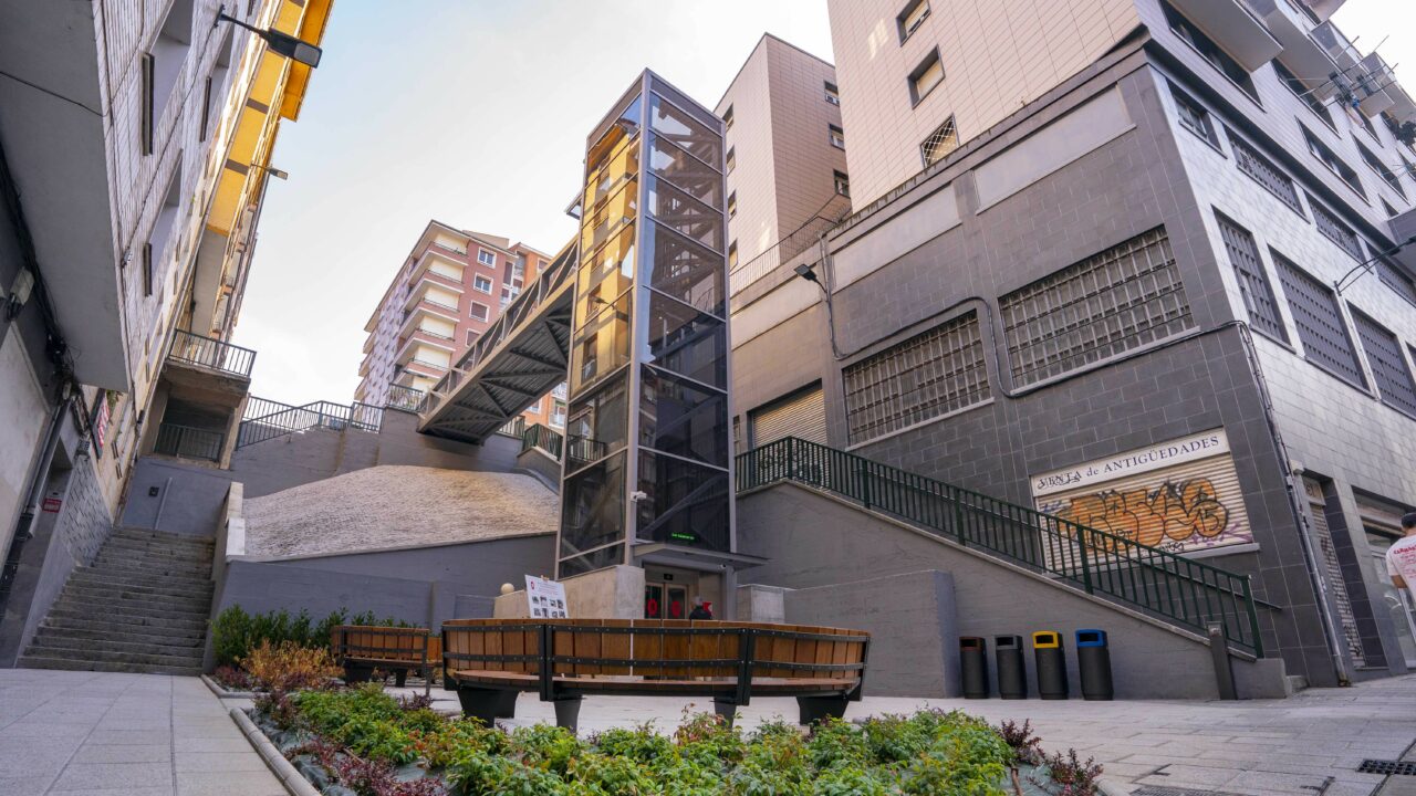 El Ayuntamiento inaugura el ascensor entre Fika e Iturribide