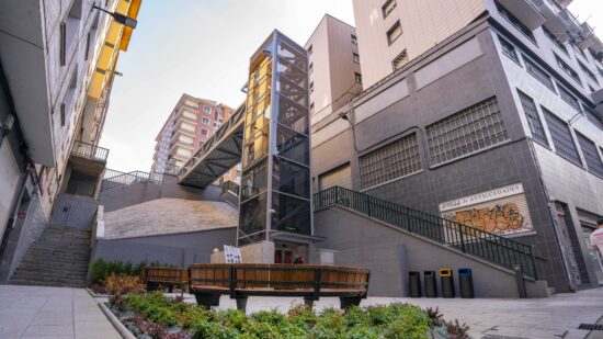 El Ayuntamiento inaugura el ascensor entre Fika e Iturribide