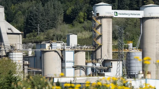 Fallece un trabajador de Cementos Rezola tras sufrir un accidente laboral