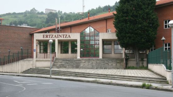 Detenido en Erandio un hombre de 63 años por intentar robar 102 botellas de whisky valoradas en 2.400 euros