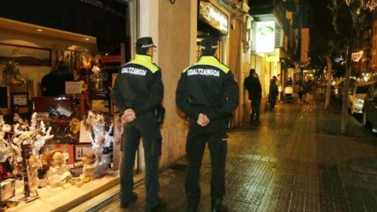 Agresión a la policía local de Getxo con un agente herido