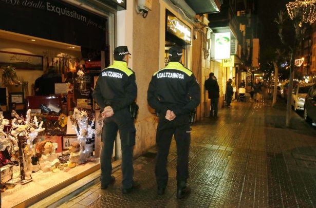 Agresión a la policía local de Getxo con un agente herido