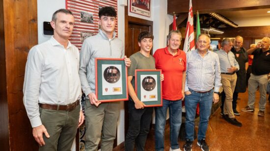 Manex Lozano y Oier Unamuno, premiados por la Peña Juvenil del Athletic 2025