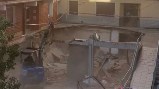 Vecinos de tres portales de Santurtzi quedan confinados tras caerse un patio