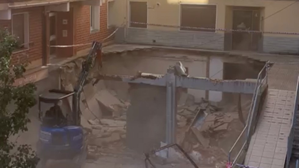 Vecinos de tres portales de Santurtzi quedan confinados tras caerse un patio