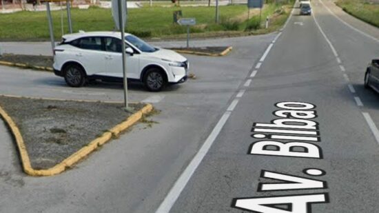 Queda inconsciente el conductor de un patinete tras chocar con un turismo en Medina de Pomar