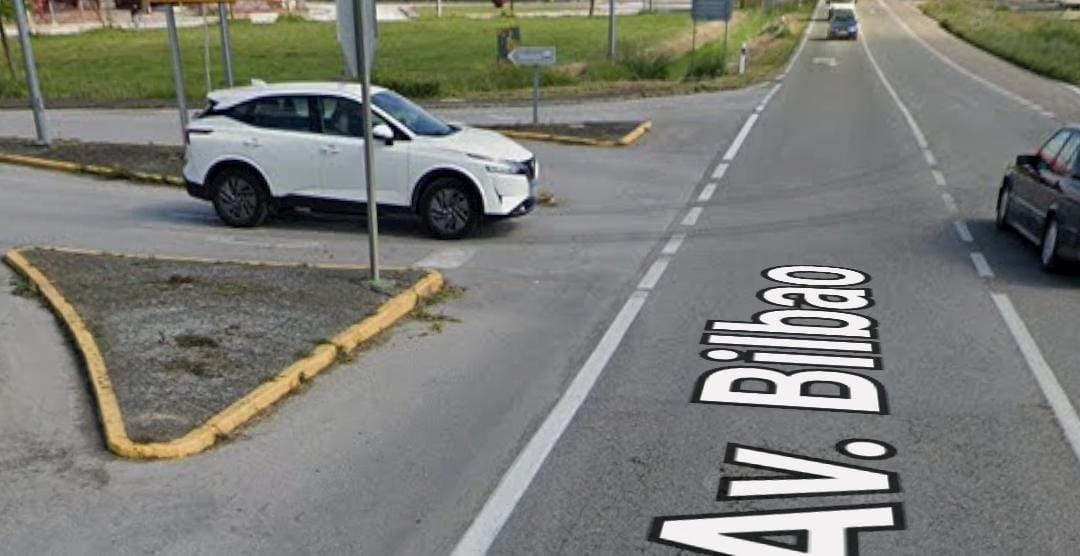 Queda inconsciente el conductor de un patinete tras chocar con un turismo en Medina de Pomar